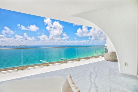 Condominio en alquiler en Sunny Isles Beach, Florida, 3 dormitorios, 233.28 m2 № 2011163 - foto 23