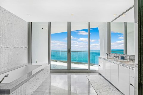 Condominio en alquiler en Sunny Isles Beach, Florida, 3 dormitorios, 233.28 m2 № 2011163 - foto 16