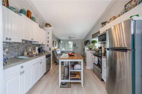 Condo in New Smyrna Beach, Florida, 2 bedrooms  № 2218901 - photo 8
