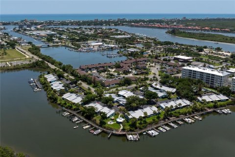 Condo in New Smyrna Beach, Florida, 2 bedrooms  № 2218901 - photo 24