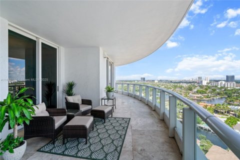 Condo in Aventura, Florida, 3 bedrooms  № 1944639 - photo 10
