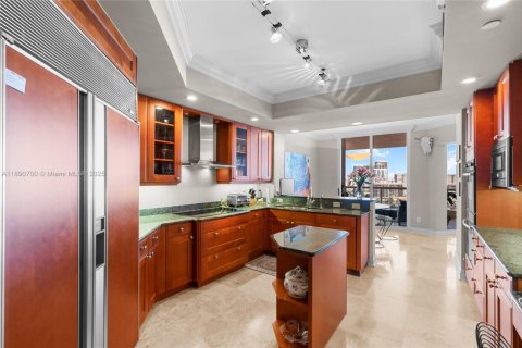 Condo in Aventura, Florida, 3 bedrooms  № 1944639 - photo 19
