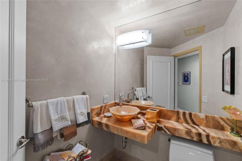 Condo in Aventura, Florida, 3 bedrooms  № 1944639 - photo 20