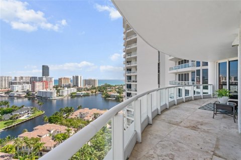 Condo in Aventura, Florida, 3 bedrooms  № 1944639 - photo 11