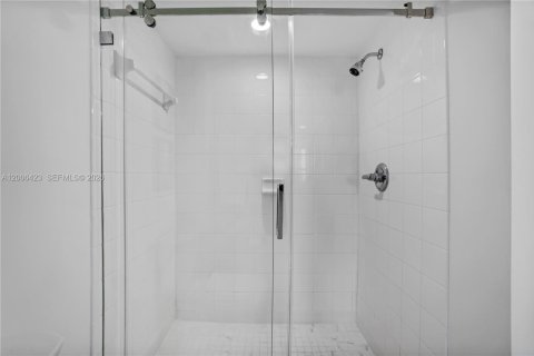 Купить кондоминиум в Майами, Флорида 2 спальни, 105.91м2, № 2090130 - фото 19