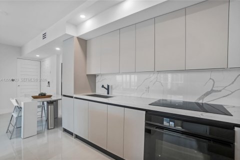 Купить кондоминиум в Майами, Флорида 2 спальни, 105.91м2, № 2090130 - фото 4