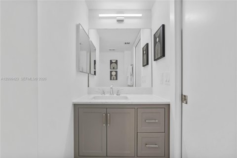 Купить кондоминиум в Майами, Флорида 2 спальни, 105.91м2, № 2090130 - фото 17