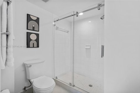 Купить кондоминиум в Майами, Флорида 2 спальни, 105.91м2, № 2090130 - фото 18