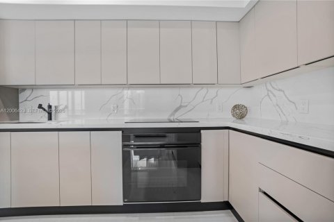 Купить кондоминиум в Майами, Флорида 2 спальни, 105.91м2, № 2090130 - фото 8
