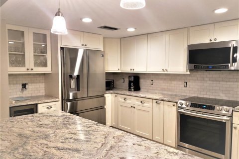 Condo in Clearwater, Florida, 2 bedrooms  № 849043 - photo 9