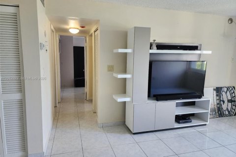 Купить кондоминиум в Санни-Айлс-Бич, Флорида 1 спальня, 65.96м2, № 2176898 - фото 4