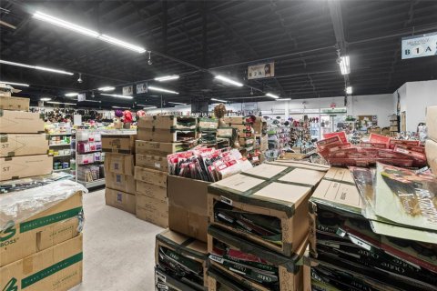 Купить коммерческую недвижимость в Куинси, Флорида 780.38м2, № 2323167 - фото 22