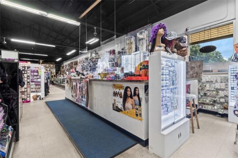 Купить коммерческую недвижимость в Куинси, Флорида 780.38м2, № 2323167 - фото 18
