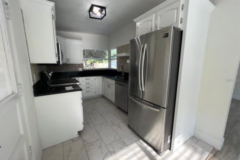 Villa ou maison à louer à Winter Park, Floride: 4 chambres, 118.54 m2 № 1851606 - photo 5