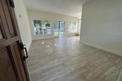 Villa ou maison à louer à Winter Park, Floride: 4 chambres, 118.54 m2 № 1851606 - photo 2