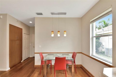 Villa ou maison à vendre à Sarasota, Floride: 4 chambres, 245.08 m2 № 2399465 - photo 10