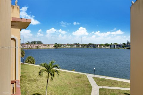 Condominio en venta en Miami, Florida, 1 dormitorio, 72.37 m2 № 1743982 - foto 14