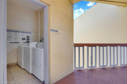 Condominio en venta en Miami, Florida, 1 dormitorio, 72.37 m2 № 1743982 - foto 13