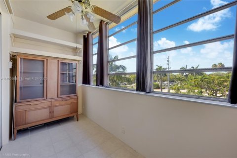 Condominio en venta en Miami, Florida, 1 dormitorio, 72.37 m2 № 1743982 - foto 9