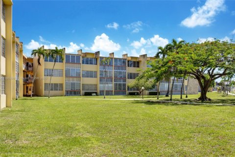 Condominio en venta en Miami, Florida, 1 dormitorio, 72.37 m2 № 1743982 - foto 1