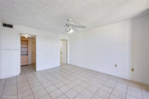 Condominio en venta en Miami, Florida, 1 dormitorio, 72.37 m2 № 1743982 - foto 10