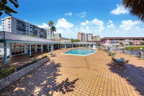 Condominio en venta en Miami, Florida, 1 dormitorio, 72.37 m2 № 1743982 - foto 16