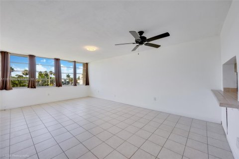 Condominio en venta en Miami, Florida, 1 dormitorio, 72.37 m2 № 1743982 - foto 2