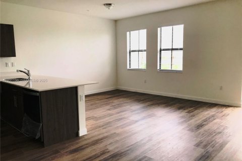 Снять в аренду кондоминиум в Майами, Флорида 3 спальни, 132.66м2, № 1989629 - фото 4