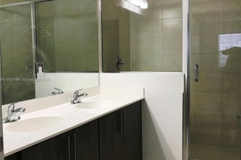 Снять в аренду кондоминиум в Майами, Флорида 3 спальни, 132.66м2, № 1989629 - фото 16