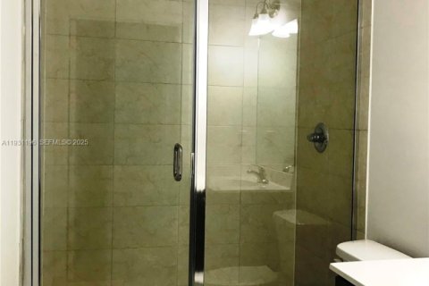 Снять в аренду кондоминиум в Майами, Флорида 3 спальни, 132.66м2, № 1989629 - фото 12