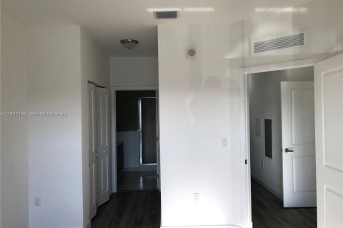 Снять в аренду кондоминиум в Майами, Флорида 3 спальни, 132.66м2, № 1989629 - фото 15