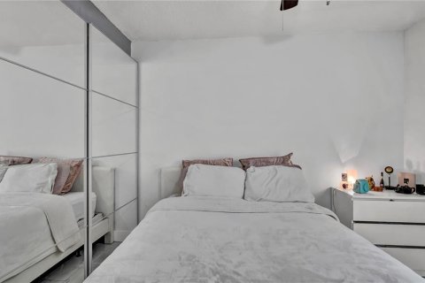 Купить виллу или дом в Киссимми, Флорида 6 комнат, 171.5м2, № 2291486 - фото 12