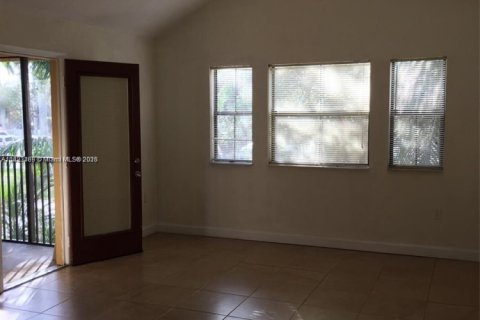 Copropriété à louer à Miami, Floride: 2 chambres, 97.83 m2 № 1945683 - photo 4
