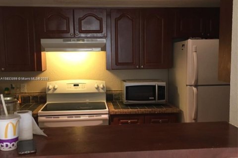 Copropriété à louer à Miami, Floride: 2 chambres, 97.83 m2 № 1945683 - photo 5