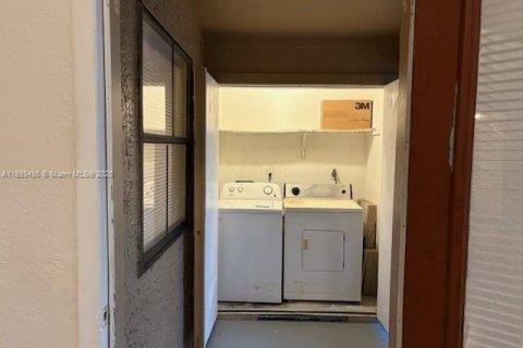 Condo in Miami, Florida, 2 bedrooms  № 1945683 - photo 18