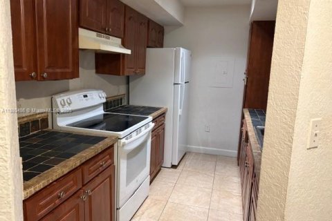 Condo in Miami, Florida, 2 bedrooms  № 1945683 - photo 10