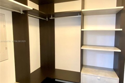 Condominio en alquiler en Miami, Florida, 1 dormitorio, 80.45 m2 № 1993011 - foto 8