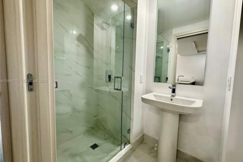 Condominio en alquiler en Miami, Florida, 1 dormitorio, 80.45 m2 № 1993011 - foto 10