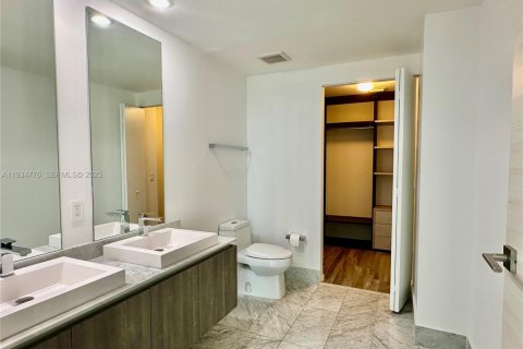 Condominio en alquiler en Miami, Florida, 1 dormitorio, 80.45 m2 № 1993011 - foto 6