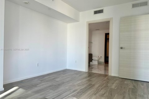 Condominio en alquiler en Miami, Florida, 1 dormitorio, 80.45 m2 № 1993011 - foto 4