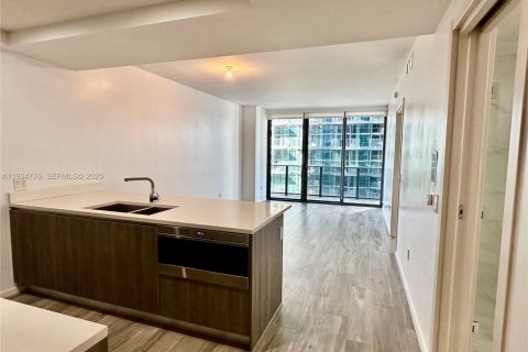 Condominio en alquiler en Miami, Florida, 1 dormitorio, 80.45 m2 № 1993011 - foto 1