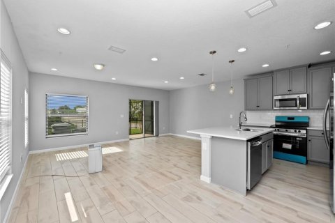 Townhouse in Apopka, Florida 4 bedrooms, 151.71 sq.m. № 1912087 - photo 9