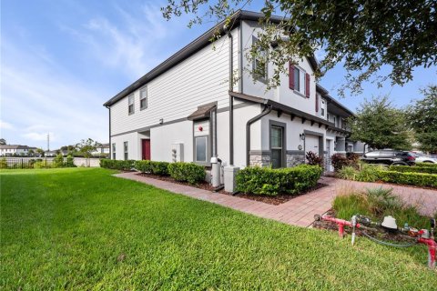 Townhouse in Apopka, Florida 4 bedrooms, 151.71 sq.m. № 1912087 - photo 3