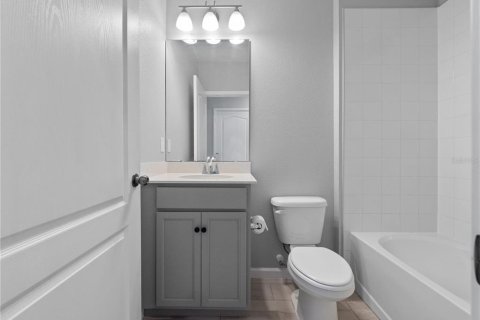 Townhouse in Apopka, Florida 4 bedrooms, 151.71 sq.m. № 1912087 - photo 23