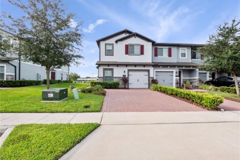 Townhouse in Apopka, Florida 4 bedrooms, 151.71 sq.m. № 1912087 - photo 2
