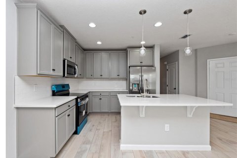 Townhouse in Apopka, Florida 4 bedrooms, 151.71 sq.m. № 1912087 - photo 8