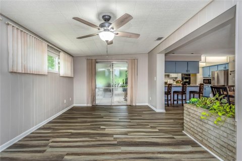 Casa en venta en Brandon, Florida, 4 dormitorios, 200.11 m2 № 1913357 - foto 16