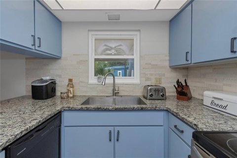 Casa en venta en Brandon, Florida, 4 dormitorios, 200.11 m2 № 1913357 - foto 23