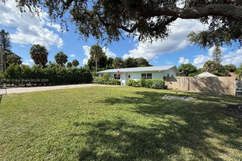 House in Okeechobee, Florida 3 bedrooms, 116.87 sq.m. № 1951524 - photo 2