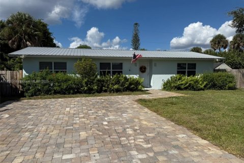 House in Okeechobee, Florida 3 bedrooms, 116.87 sq.m. № 1951524 - photo 1
